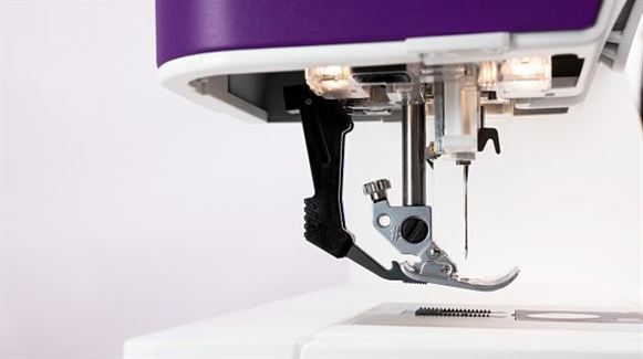 PFAFF expression 710 F&B Image