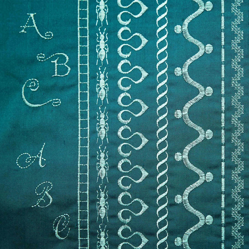 PFAFF quilt expression™ 725 sewing and quilting machine