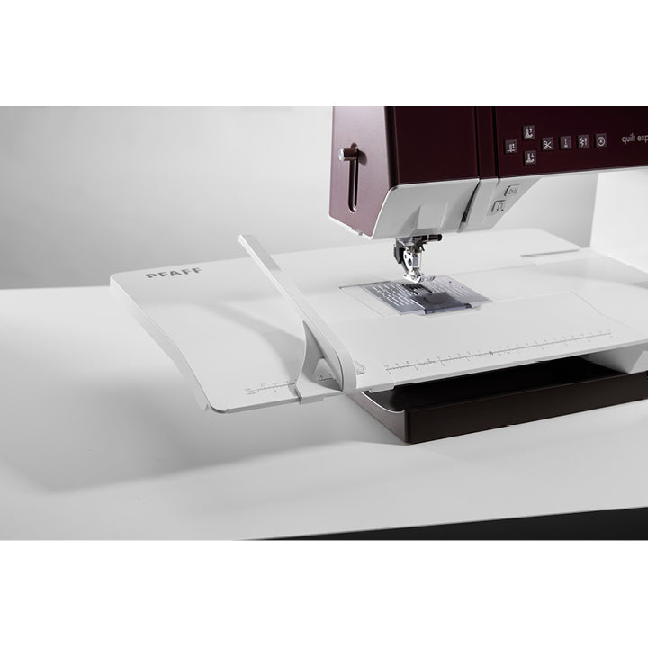 PFAFF quilt expression™ 725 sewing and quilting machine