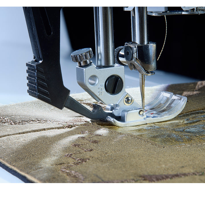 PFAFF quilt expression™ 750 sewing, quilting and embroidery machine