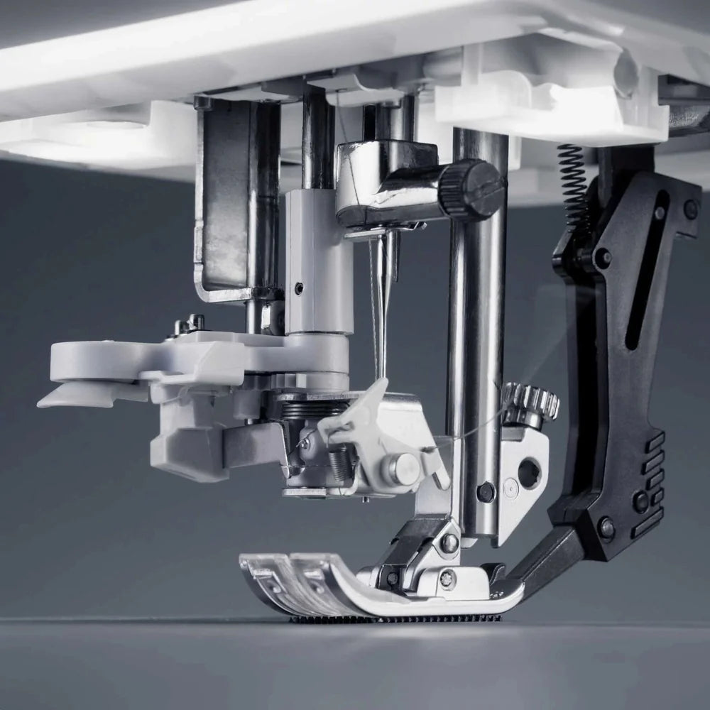 PFAFF quilt expression™ 725 sewing and quilting machine