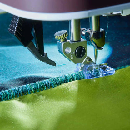 PFAFF quilt expression™ 725 sewing and quilting machine