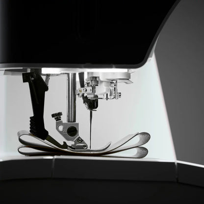 PFAFF quilt expression™ 725 sewing and quilting machine